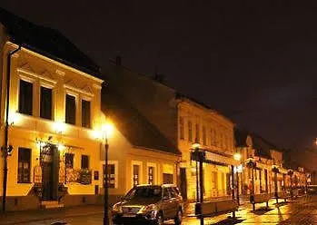 Hotel Center *
